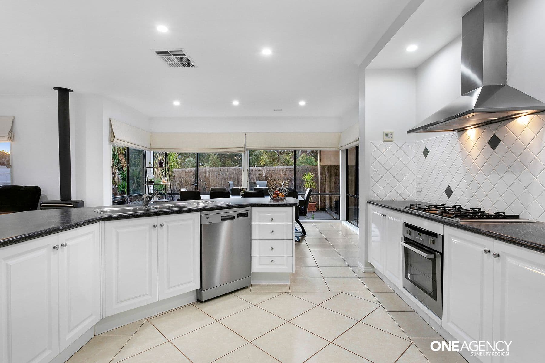 23 Renton Court, Sunbury, Sunbury - Thumbnail 4