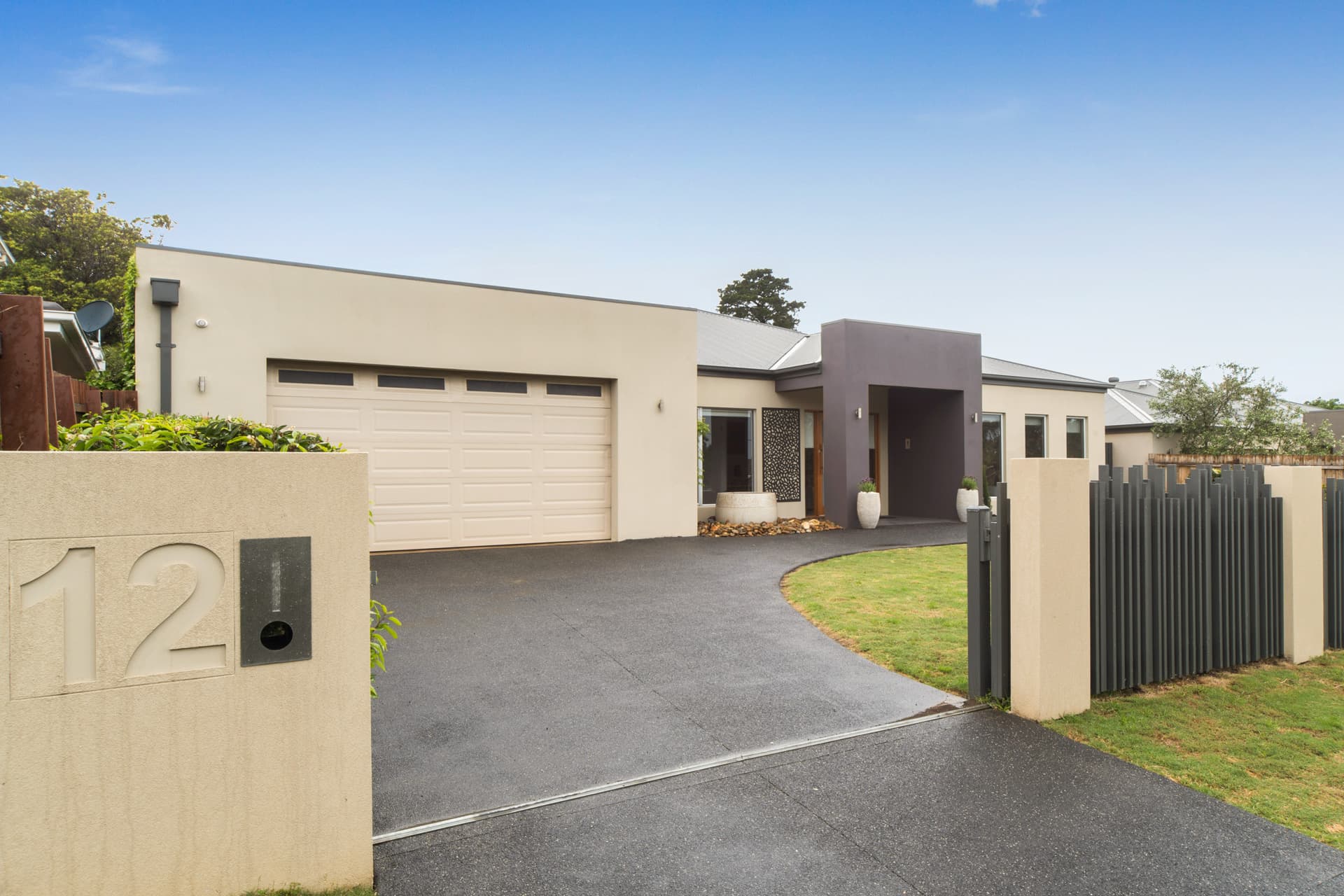 12 Dolphin Street, Mount Eliza, Mount Eliza - Thumbnail 2