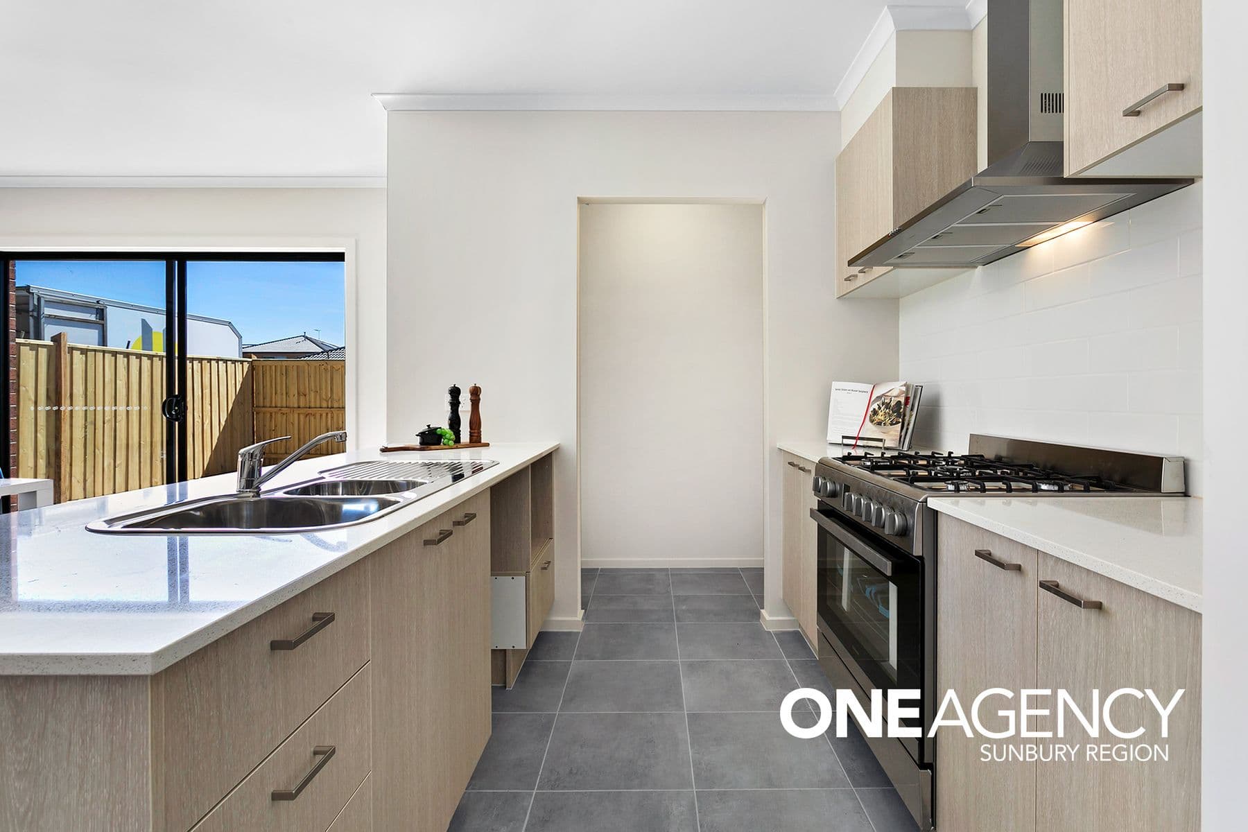 12 Light Horse Circuit, Sunbury, Sunbury - Thumbnail 4