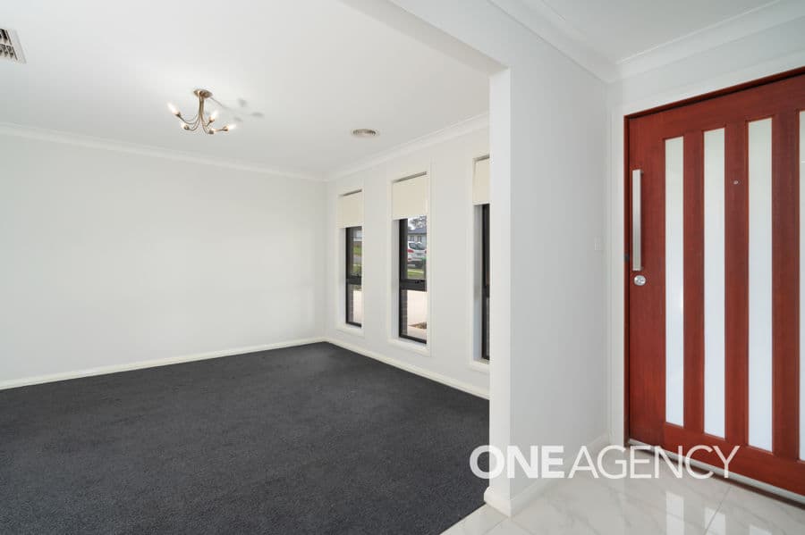18 Darcy Drive, Boorooma, Boorooma - Thumbnail 2