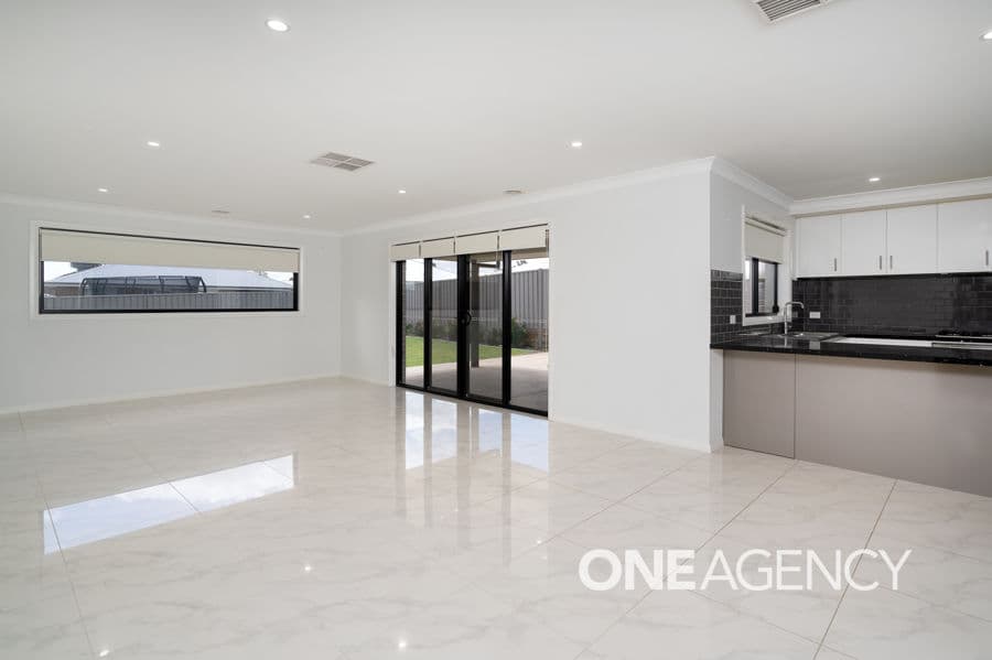18 Darcy Drive, Boorooma, Boorooma - Thumbnail 3