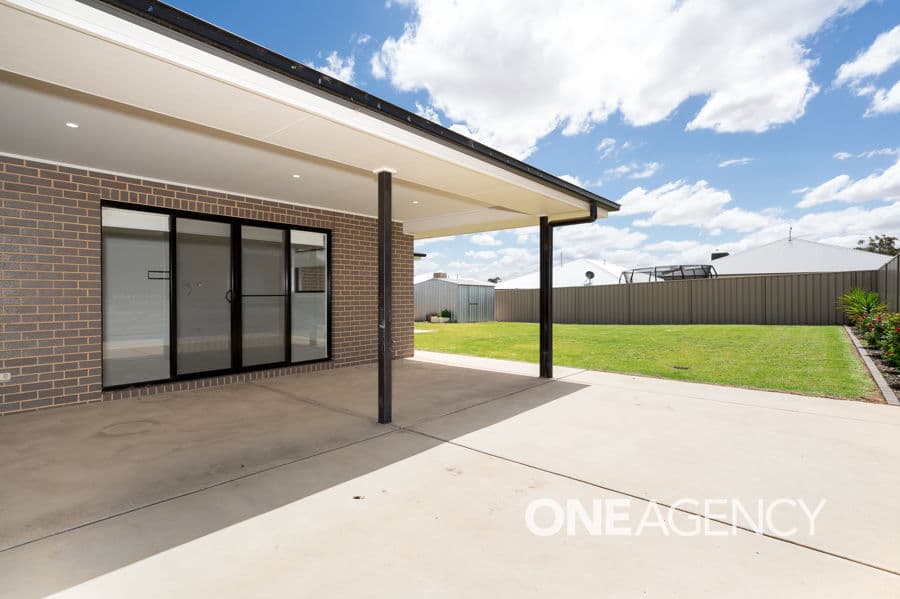 18 Darcy Drive, Boorooma, Boorooma - Thumbnail 8