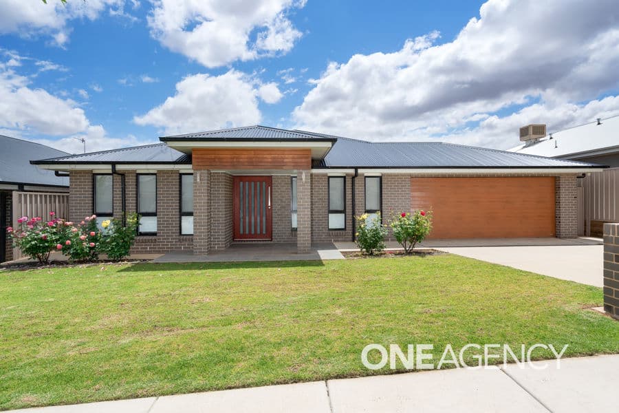 18 Darcy Drive, Boorooma, Boorooma - Image 1