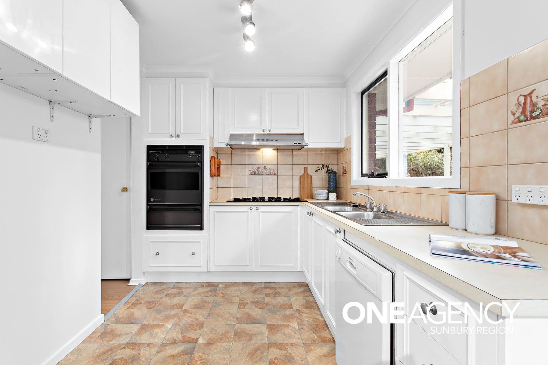 47 Olive Grove, Sunbury, Sunbury - Thumbnail 6