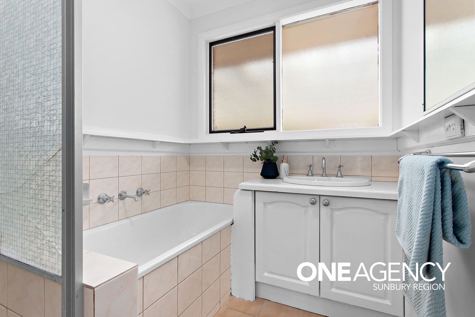47 Olive Grove, Sunbury, Sunbury - Thumbnail 8
