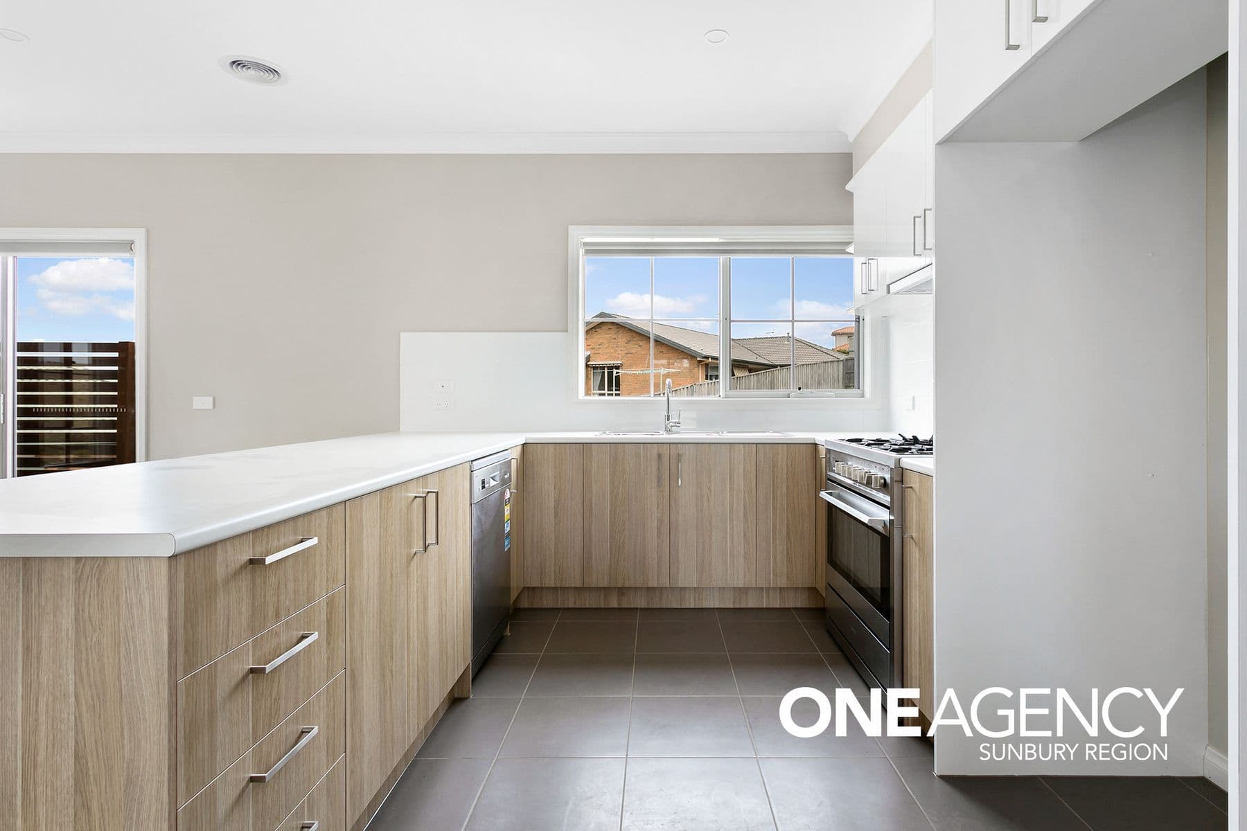 9 Riverview Terrace, Sunbury, Sunbury - Thumbnail 4