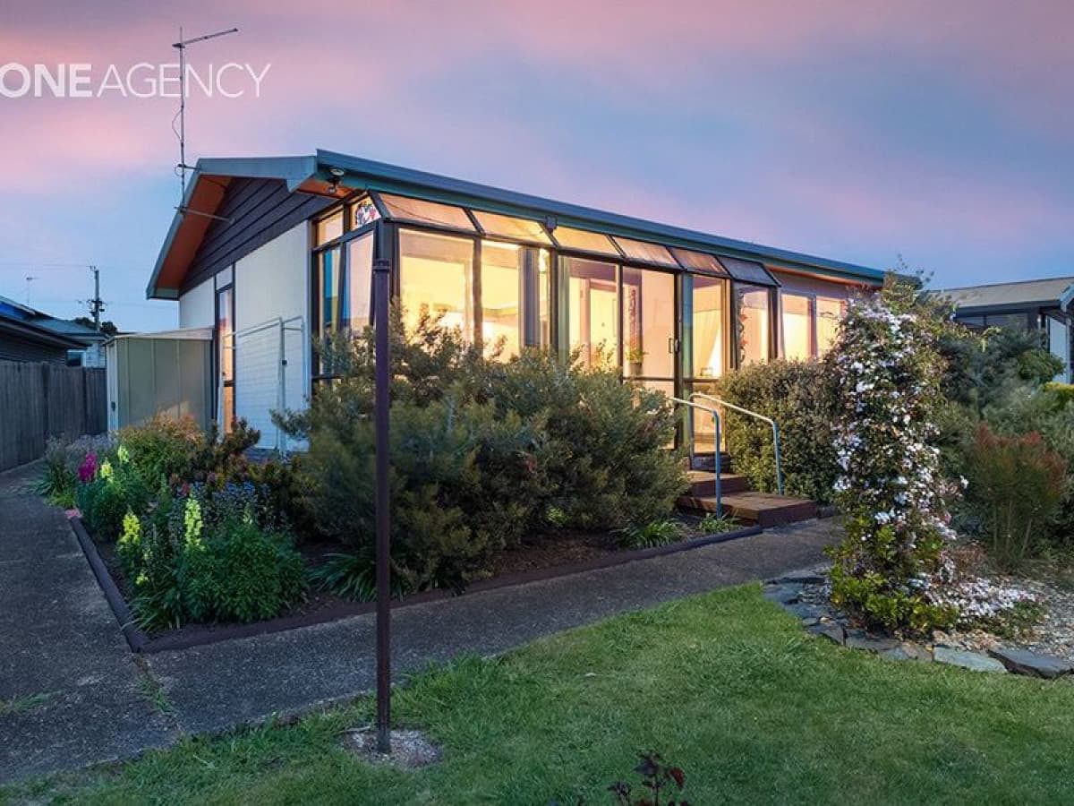 2/63A Pelissier Street, Somerset, Somerset - Image 1