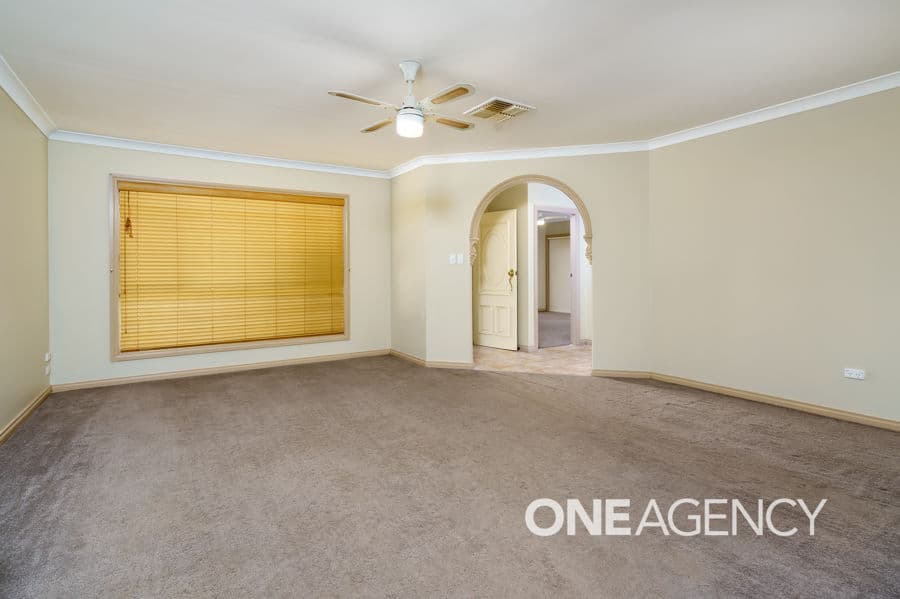 34 DUNROBIN Street, Coolamon, Coolamon - Thumbnail 2