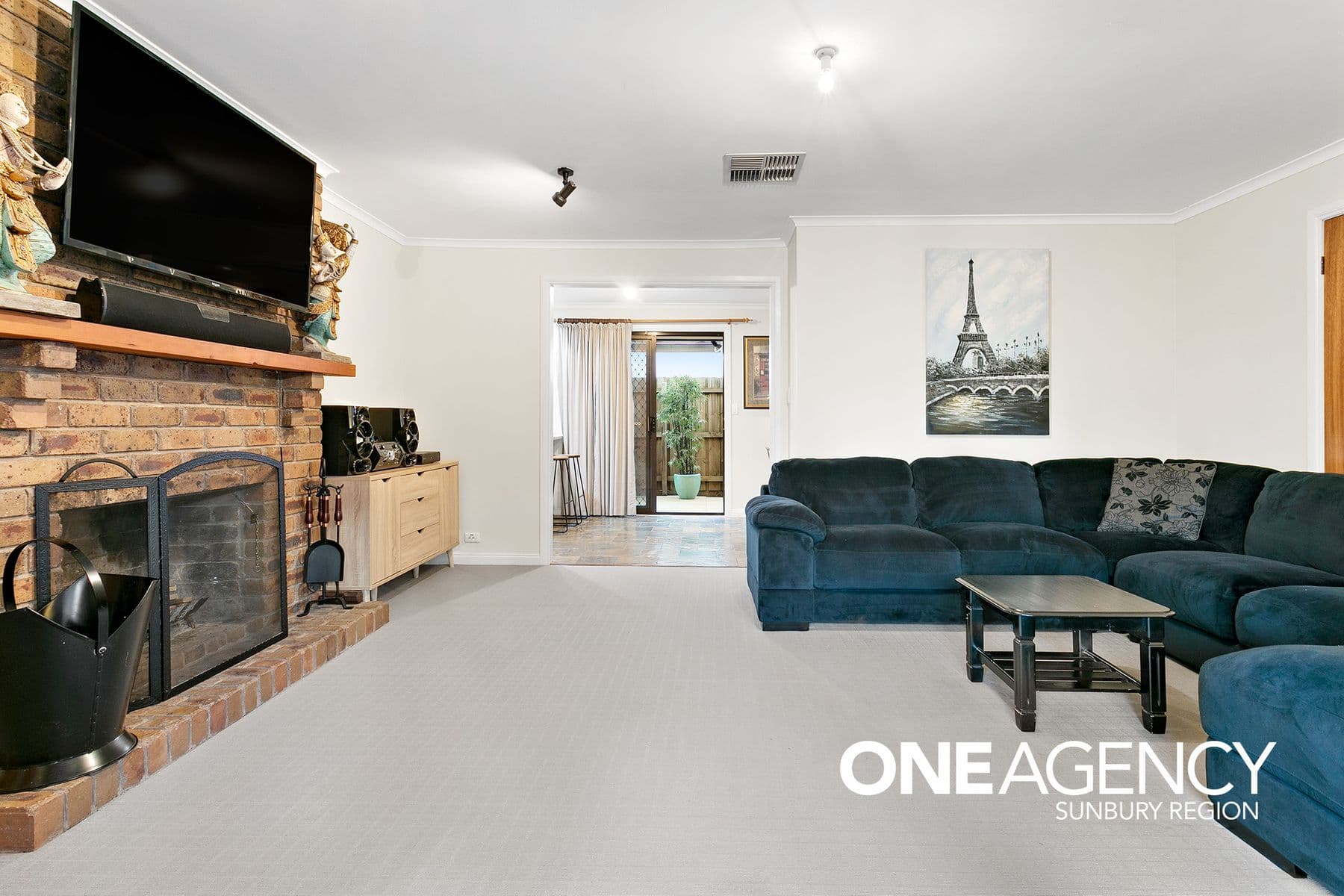 4 Oxford Close, Sunbury, Sunbury - Thumbnail 3