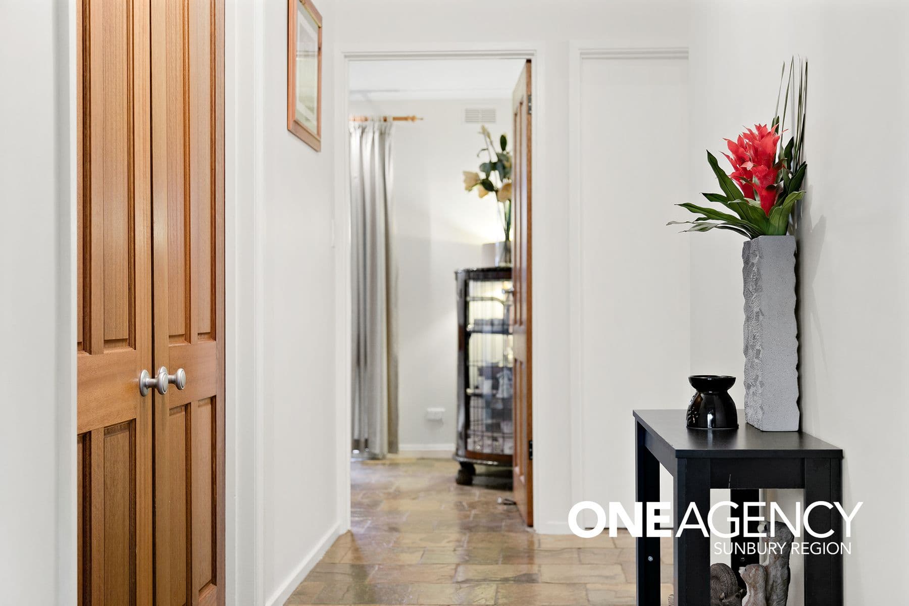 4 Oxford Close, Sunbury, Sunbury - Thumbnail 4