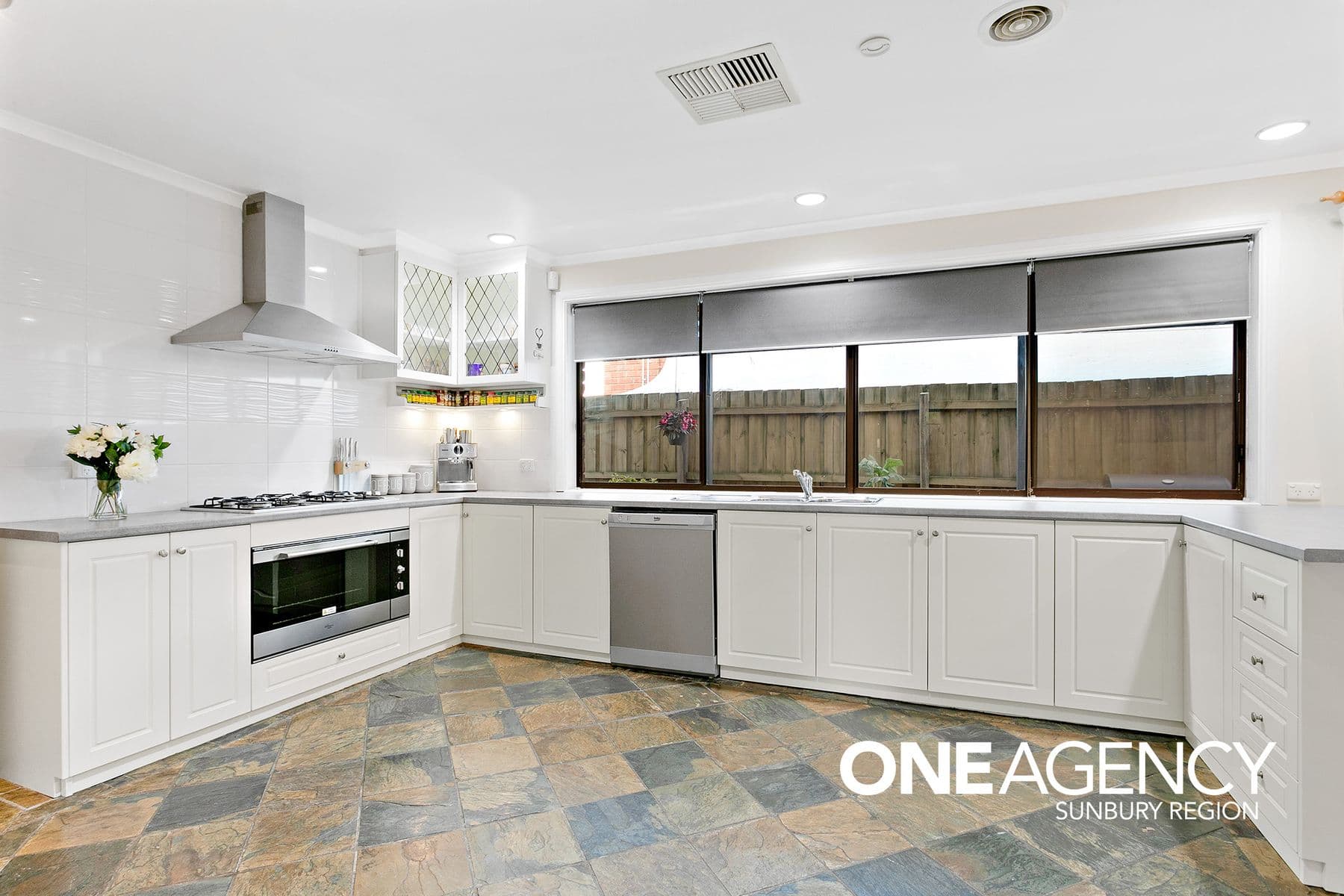 4 Oxford Close, Sunbury, Sunbury - Thumbnail 6