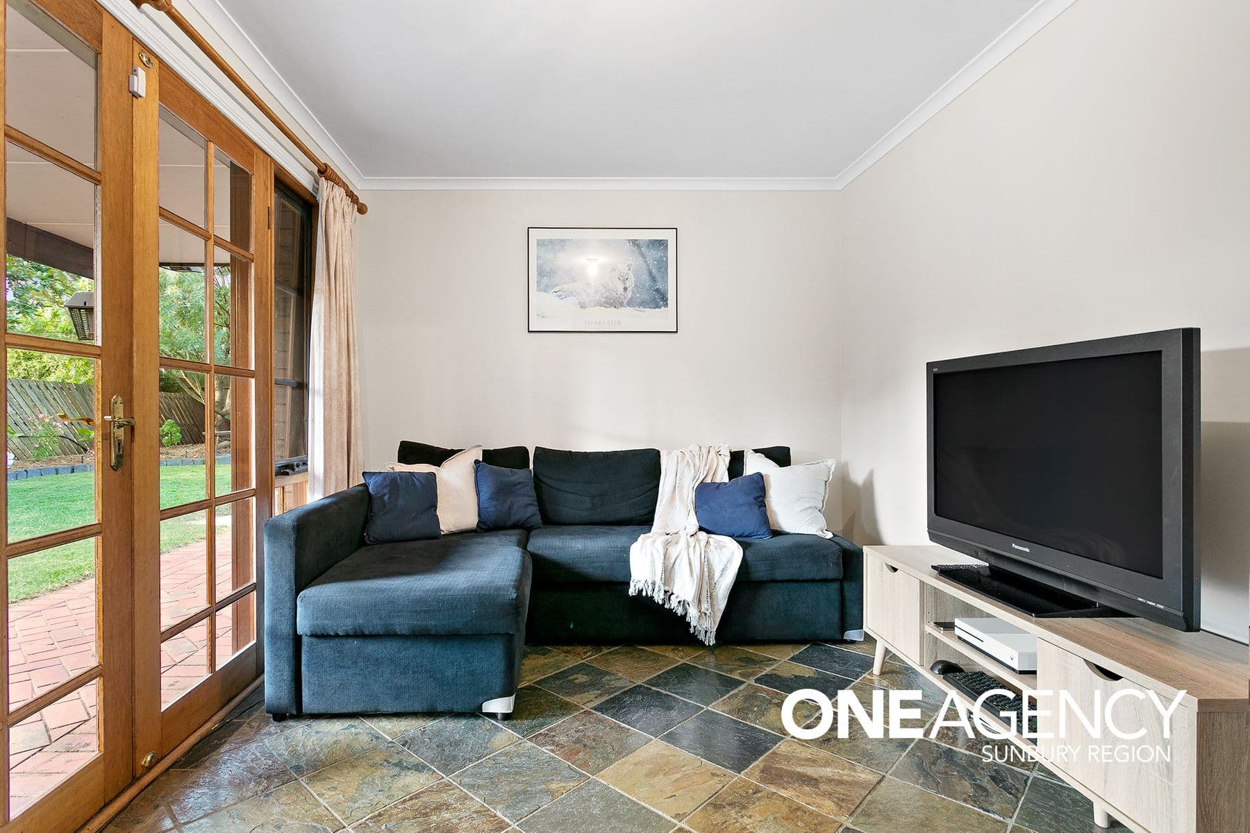4 Oxford Close, Sunbury, Sunbury - Thumbnail 8