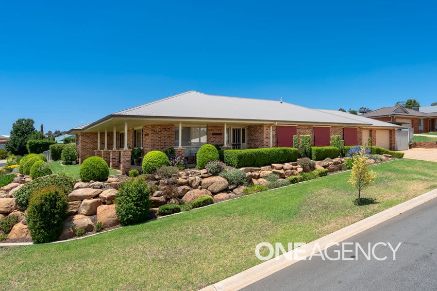 17 Waverley Place, Bourkelands, Bourkelands - Image 1