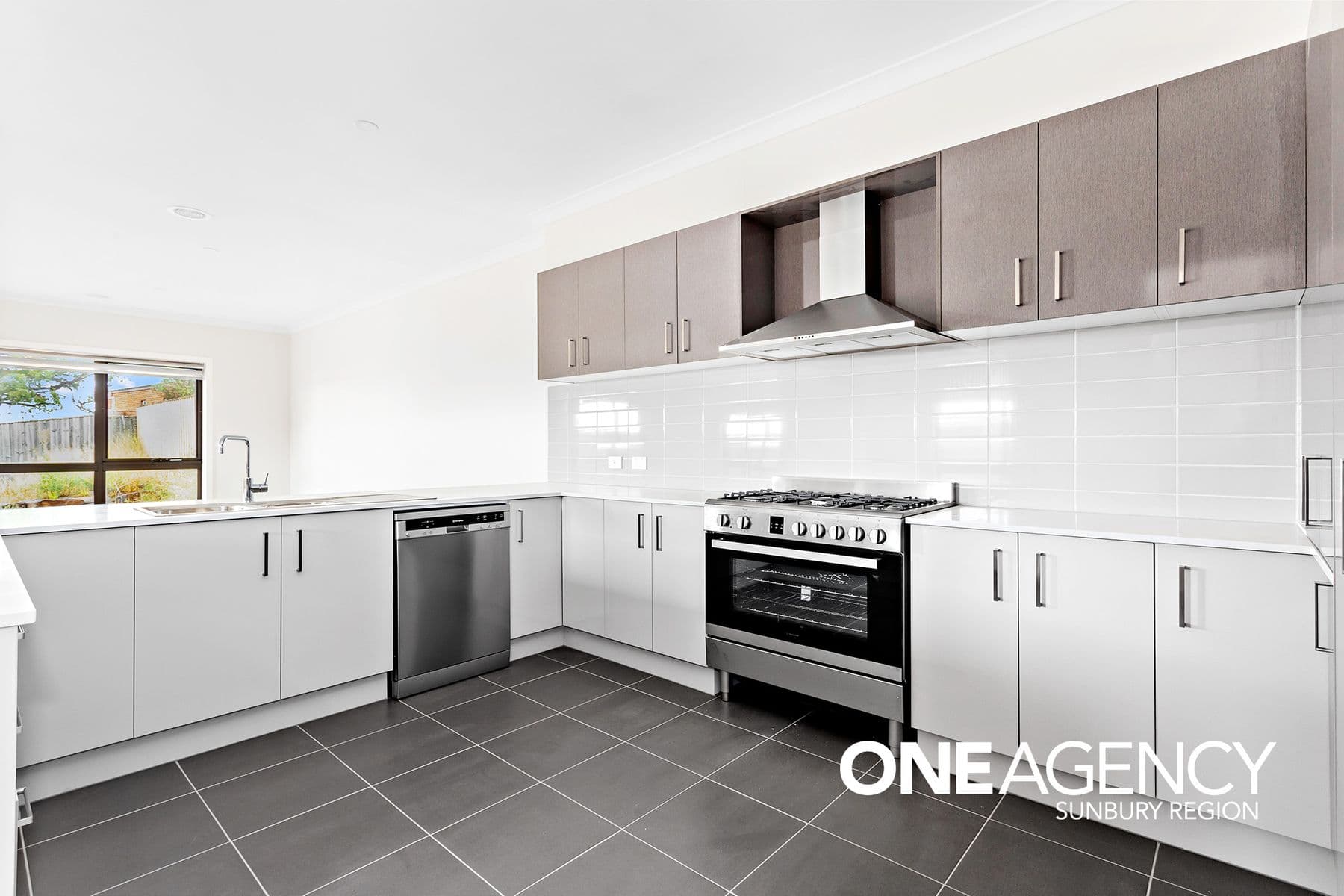 15 Landscape Place, Sunbury, Sunbury - Thumbnail 2