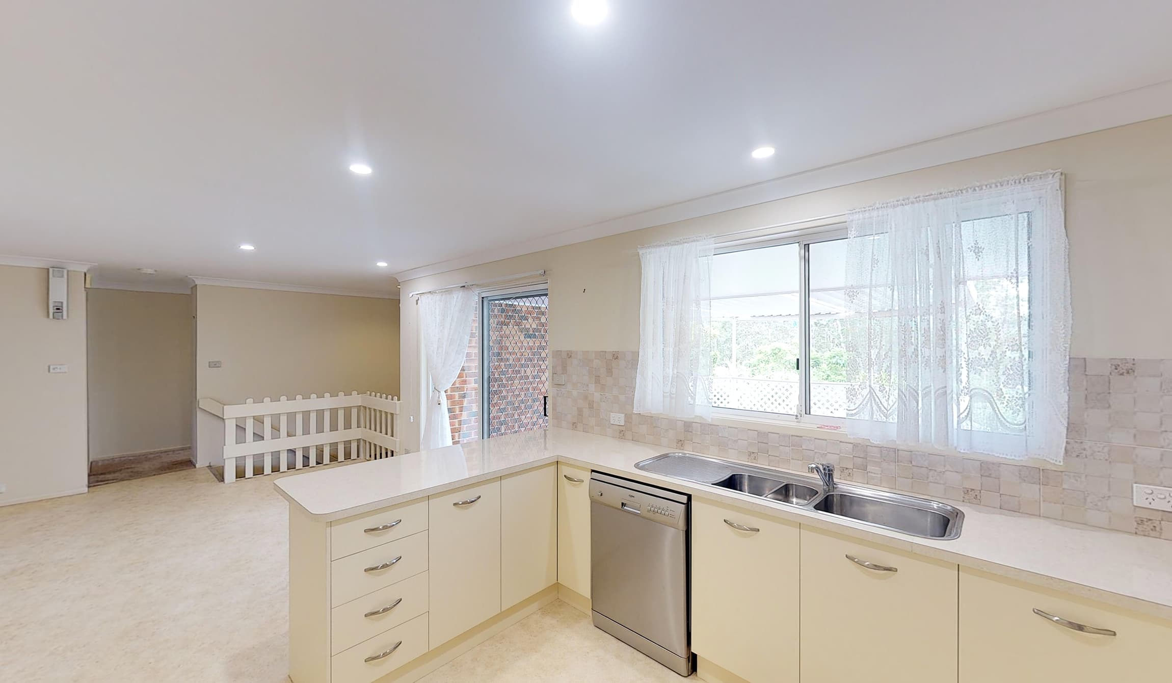 33 Vera Drive, Coffs Harbour, Coffs Harbour - Thumbnail 3