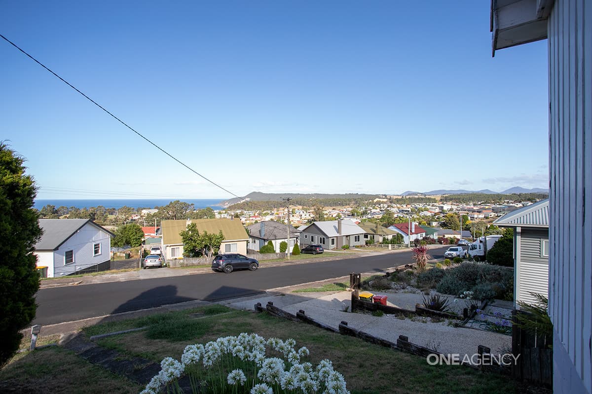 8 Cabot Street, Acton, Acton - Thumbnail 2