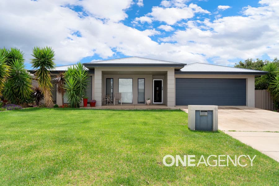 4 Yulong Street, Glenfield Park, Glenfield Park - Image 1