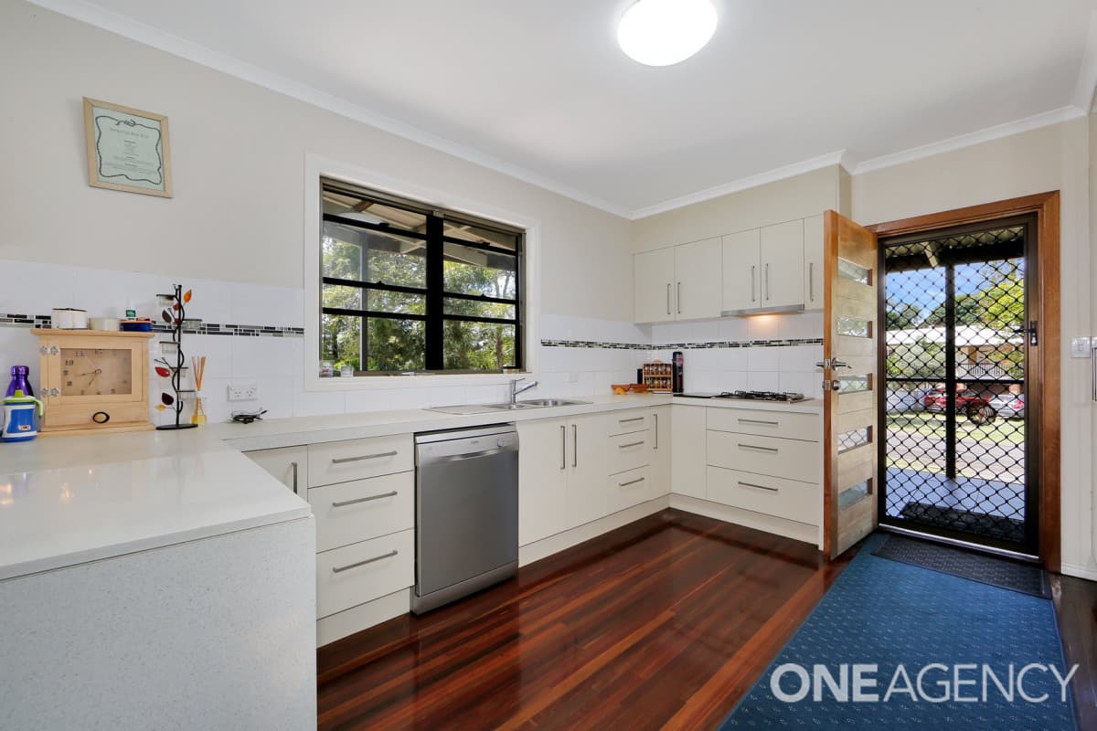 28 Cunningham Street, Torquay, Torquay - Thumbnail 2