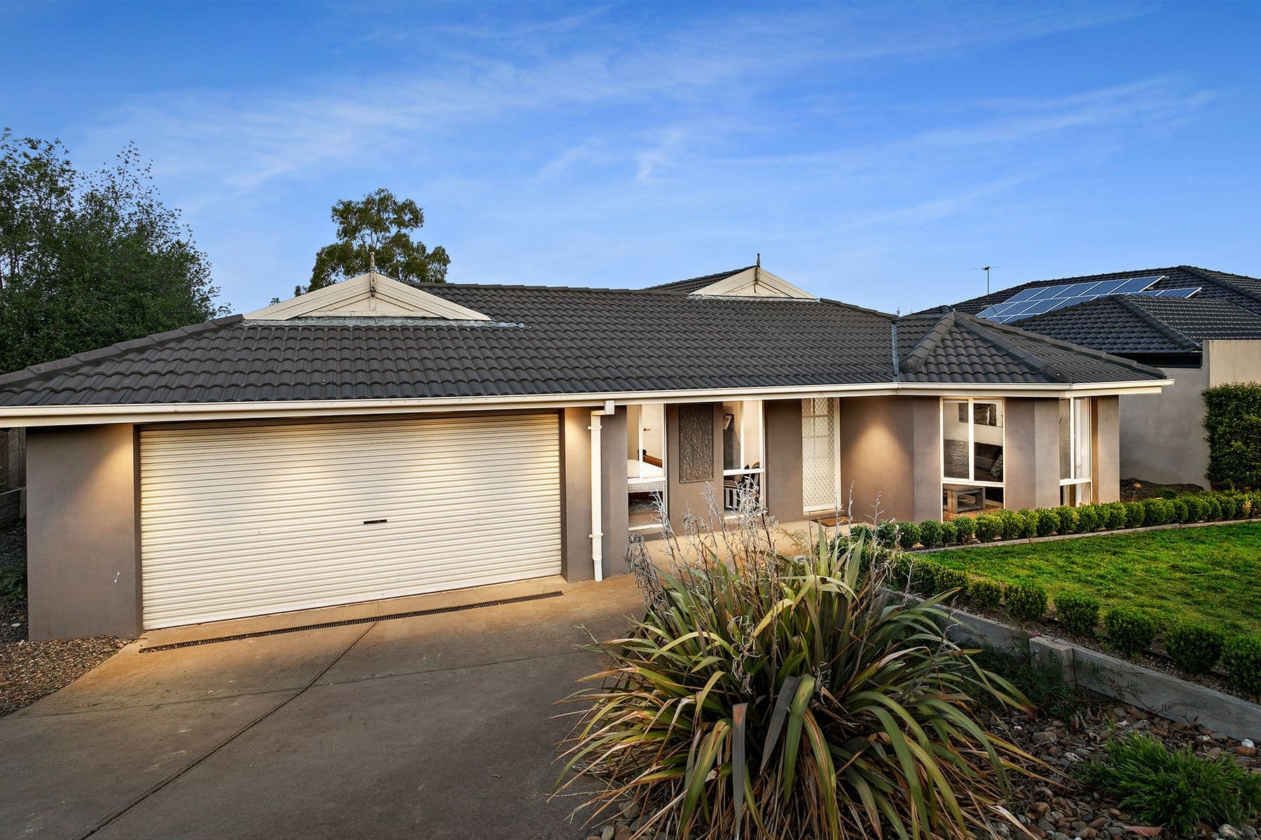 20 Long Drive, Sunbury, Sunbury - Thumbnail 2