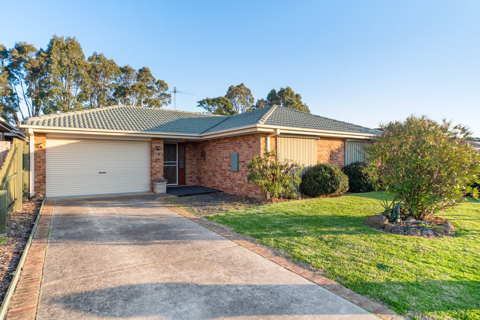 25 Lomica Drive, Hastings, Hastings - Image 1