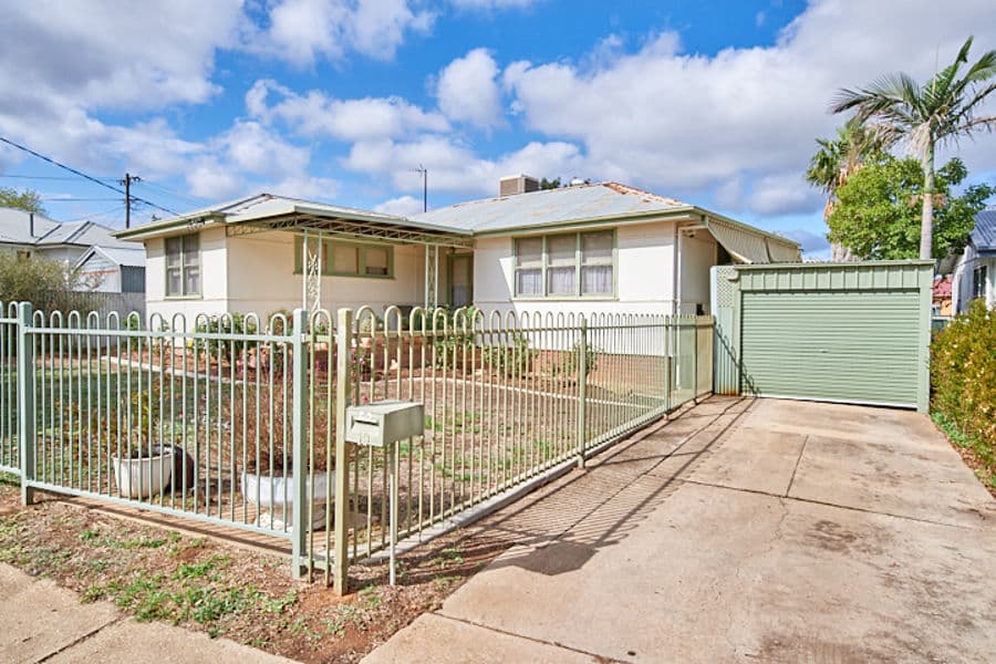 19 SPOONER Avenue, Mount Austin, Mount Austin - Thumbnail 2
