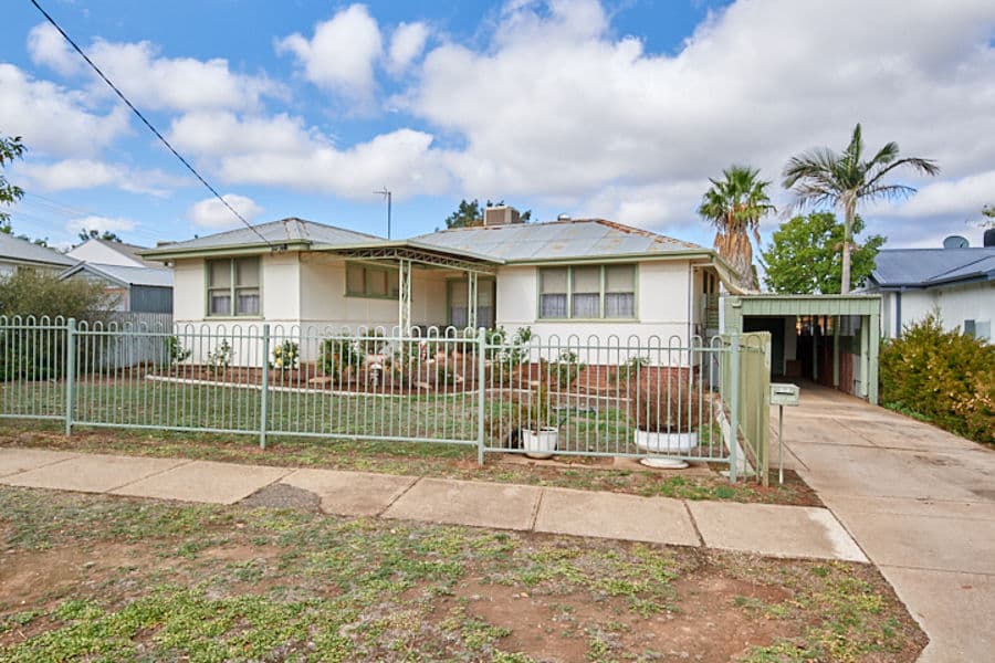 19 SPOONER Avenue, Mount Austin, Mount Austin - Image 1