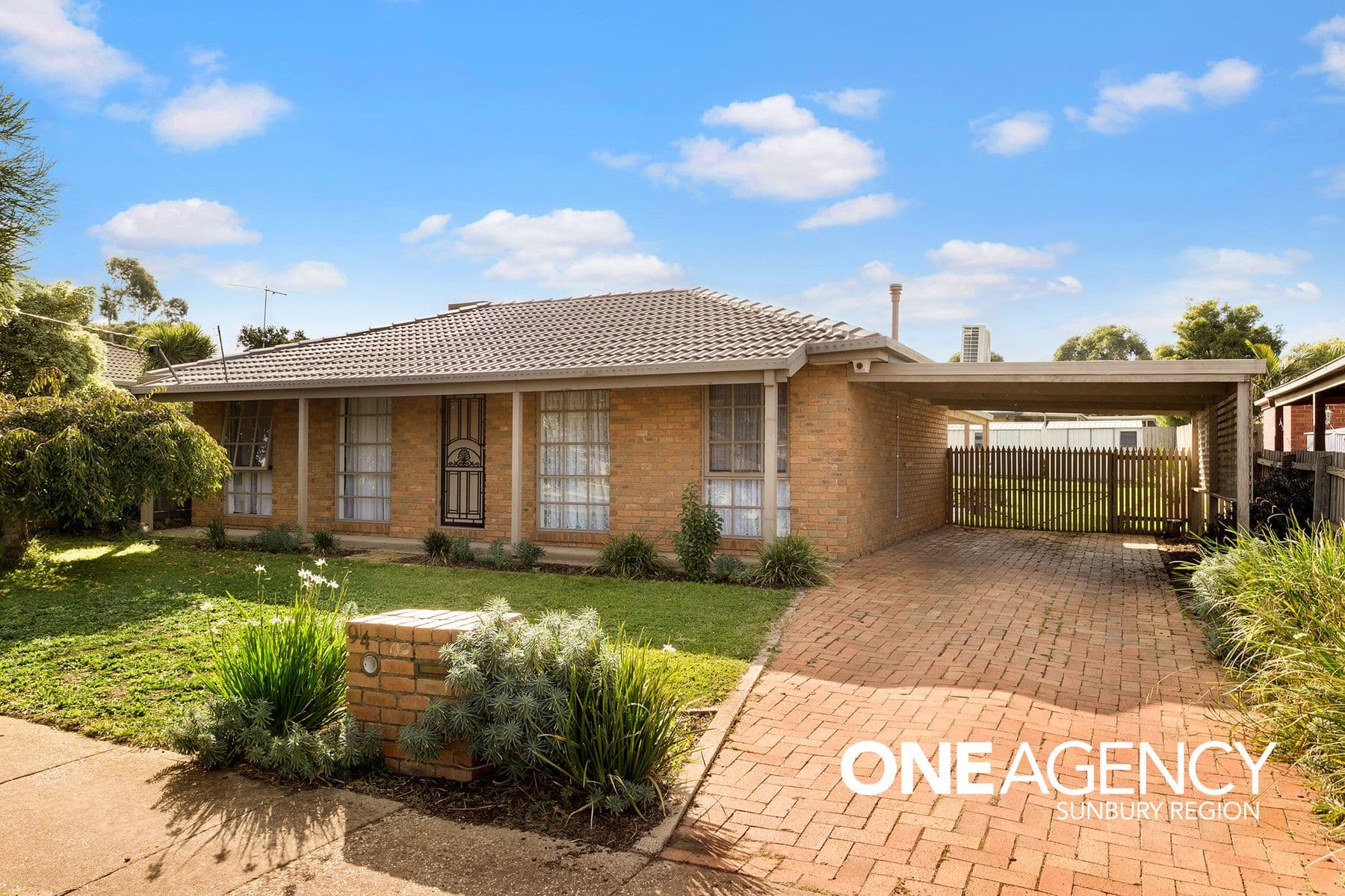 94 Charter Road West, Sunbury, Sunbury - Thumbnail 2