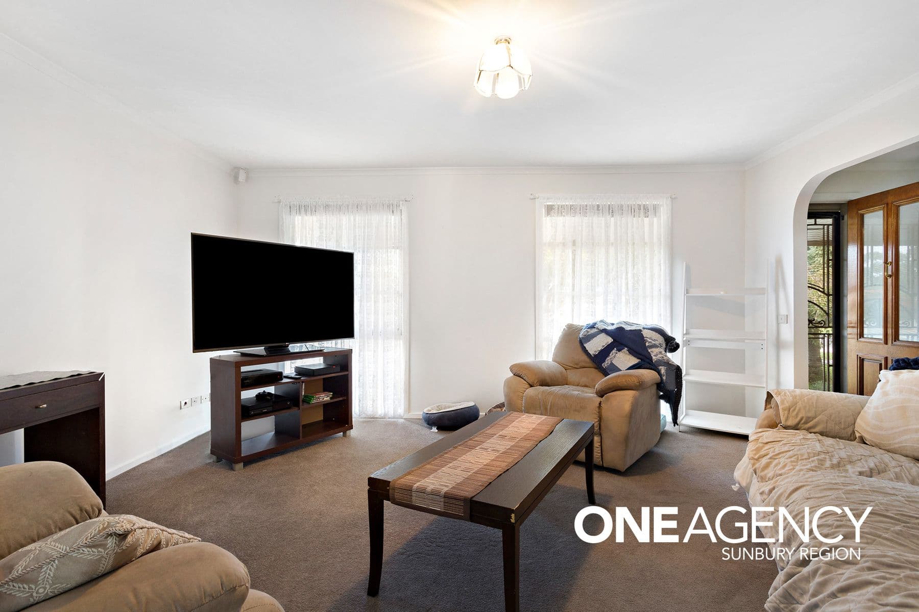 94 Charter Road West, Sunbury, Sunbury - Thumbnail 5