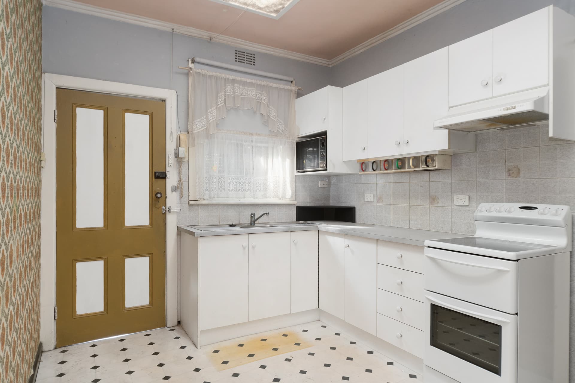 52 Arundel Avenue, Reservoir, Reservoir - Thumbnail 4