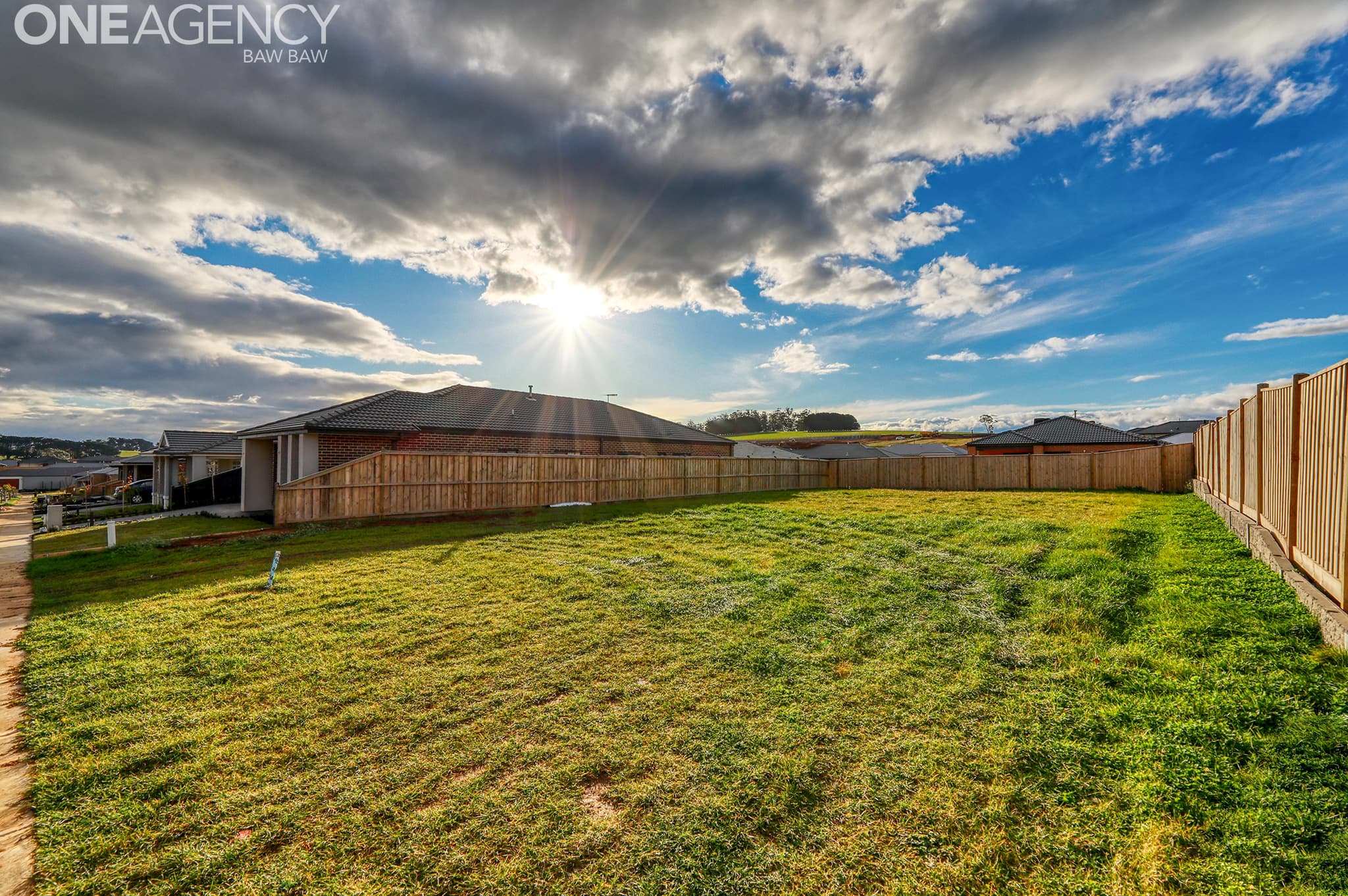 19 Henley Avenue, Warragul, Warragul - Thumbnail 2