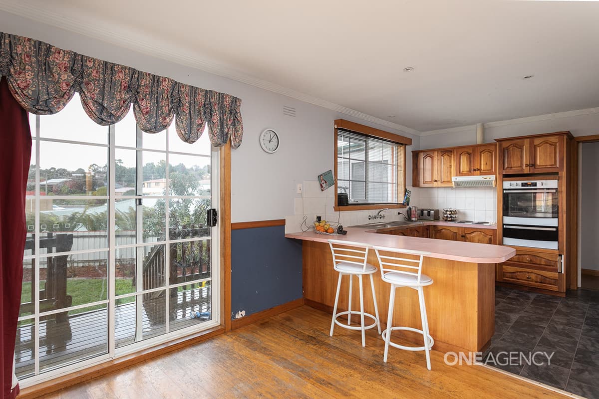 9 Holmes Place, Park Grove, Park Grove - Thumbnail 2