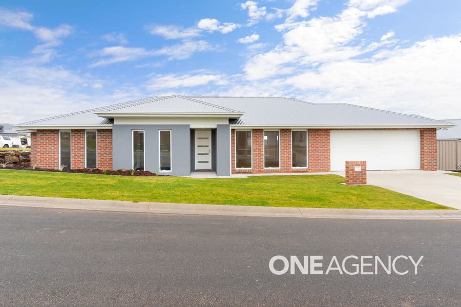 20 BEETSON Street, Boorooma, Boorooma - Image 1