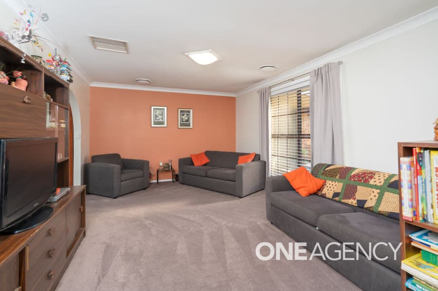 4 DALMAN Parkway, Glenfield Park, Glenfield Park - Thumbnail 2