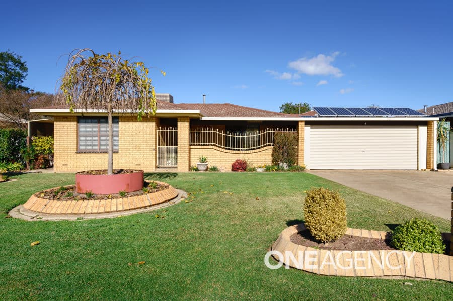4 DALMAN Parkway, Glenfield Park, Glenfield Park - Image 1