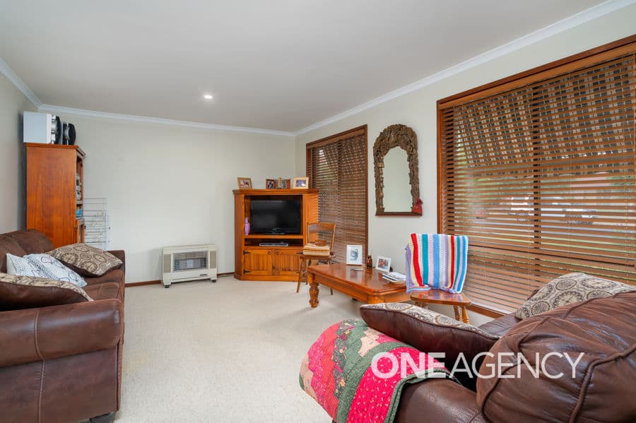 12 KAROOM Drive, Glenfield Park, Glenfield Park - Thumbnail 2