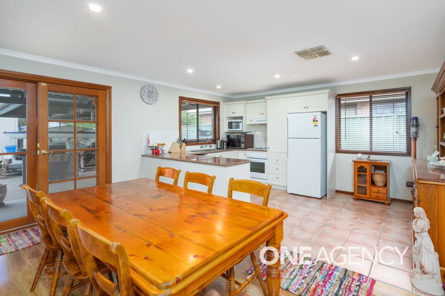 12 KAROOM Drive, Glenfield Park, Glenfield Park - Thumbnail 3