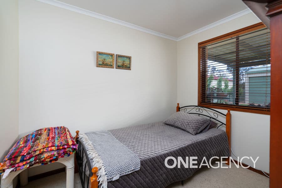 12 KAROOM Drive, Glenfield Park, Glenfield Park - Thumbnail 7