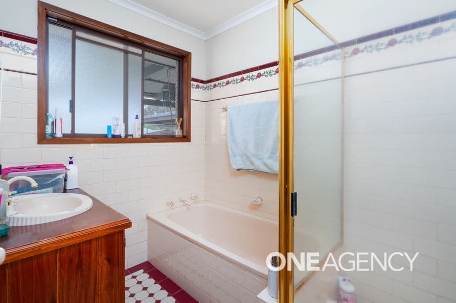 12 KAROOM Drive, Glenfield Park, Glenfield Park - Thumbnail 8
