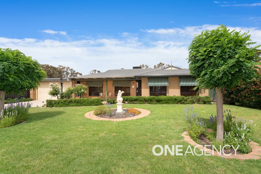 12 KAROOM Drive, Glenfield Park, Glenfield Park - Image 1