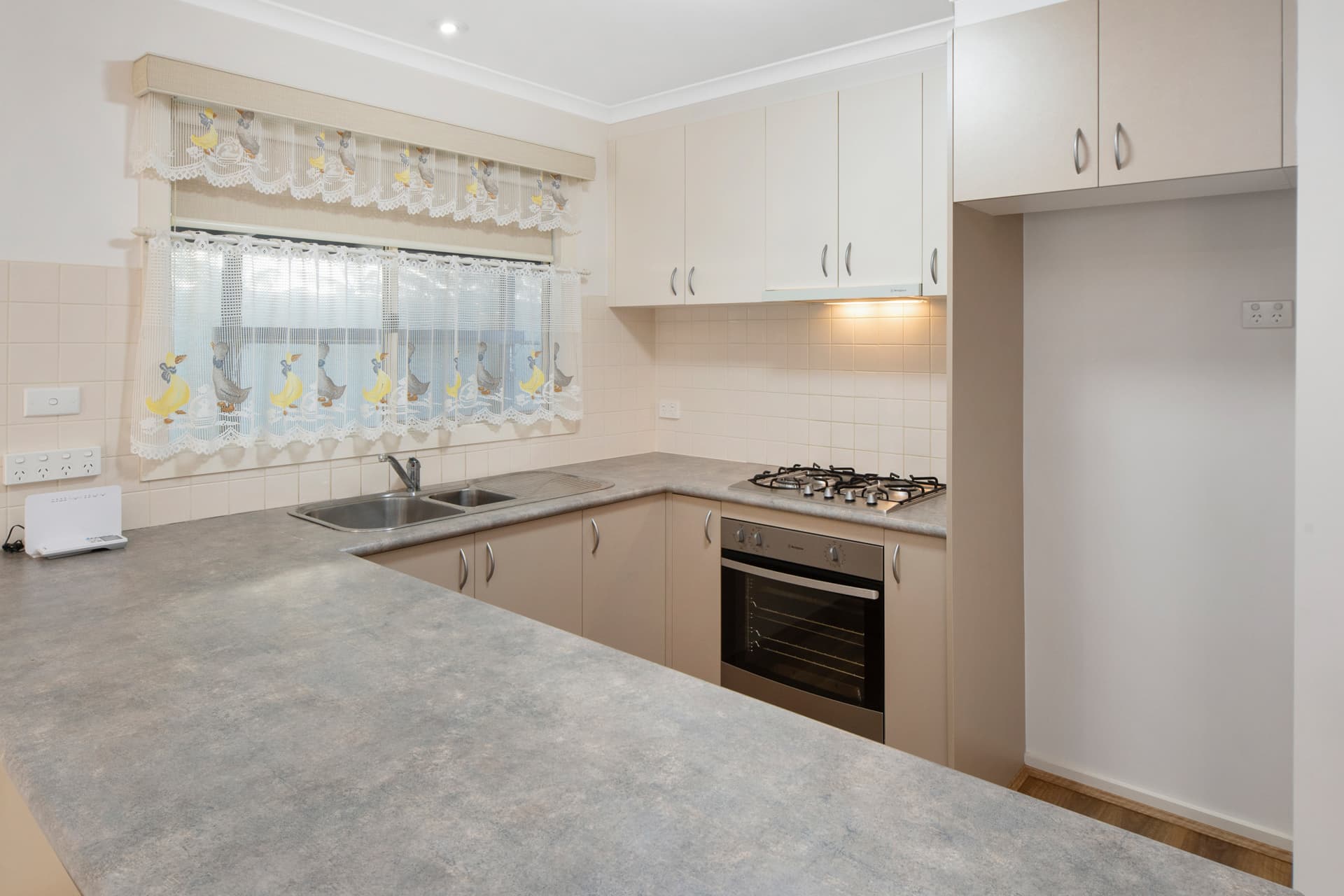 3 Pier Court, Hastings, Hastings - Thumbnail 2