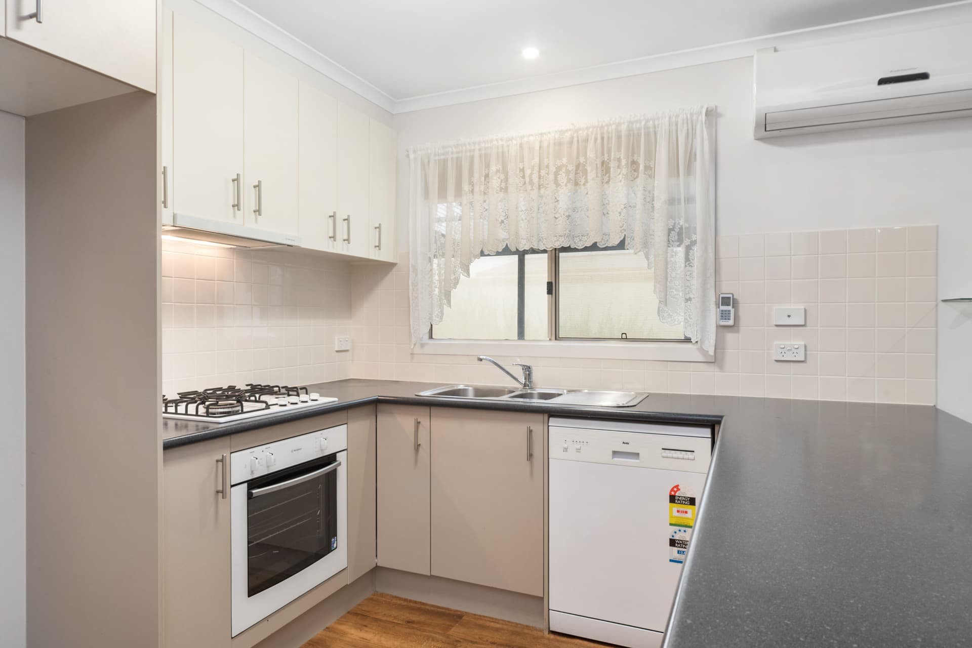 1 CORAL Place, Hastings, Hastings - Thumbnail 2