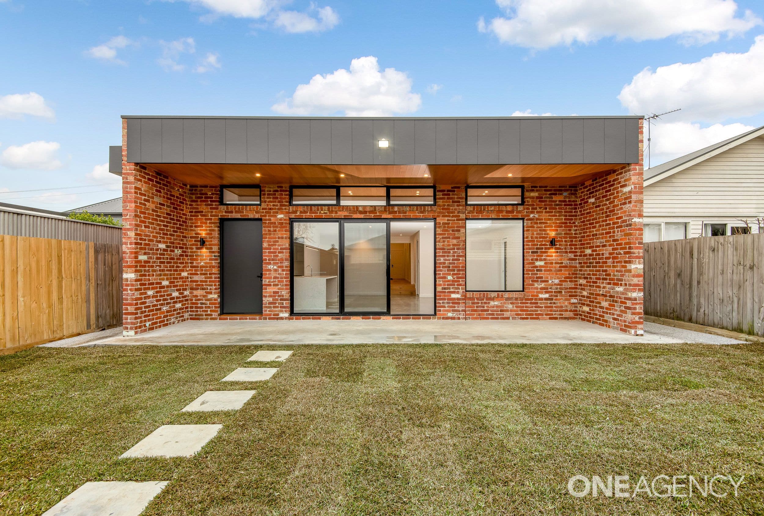 220 Shannon Avenue, Geelong West, Geelong West - Thumbnail 2