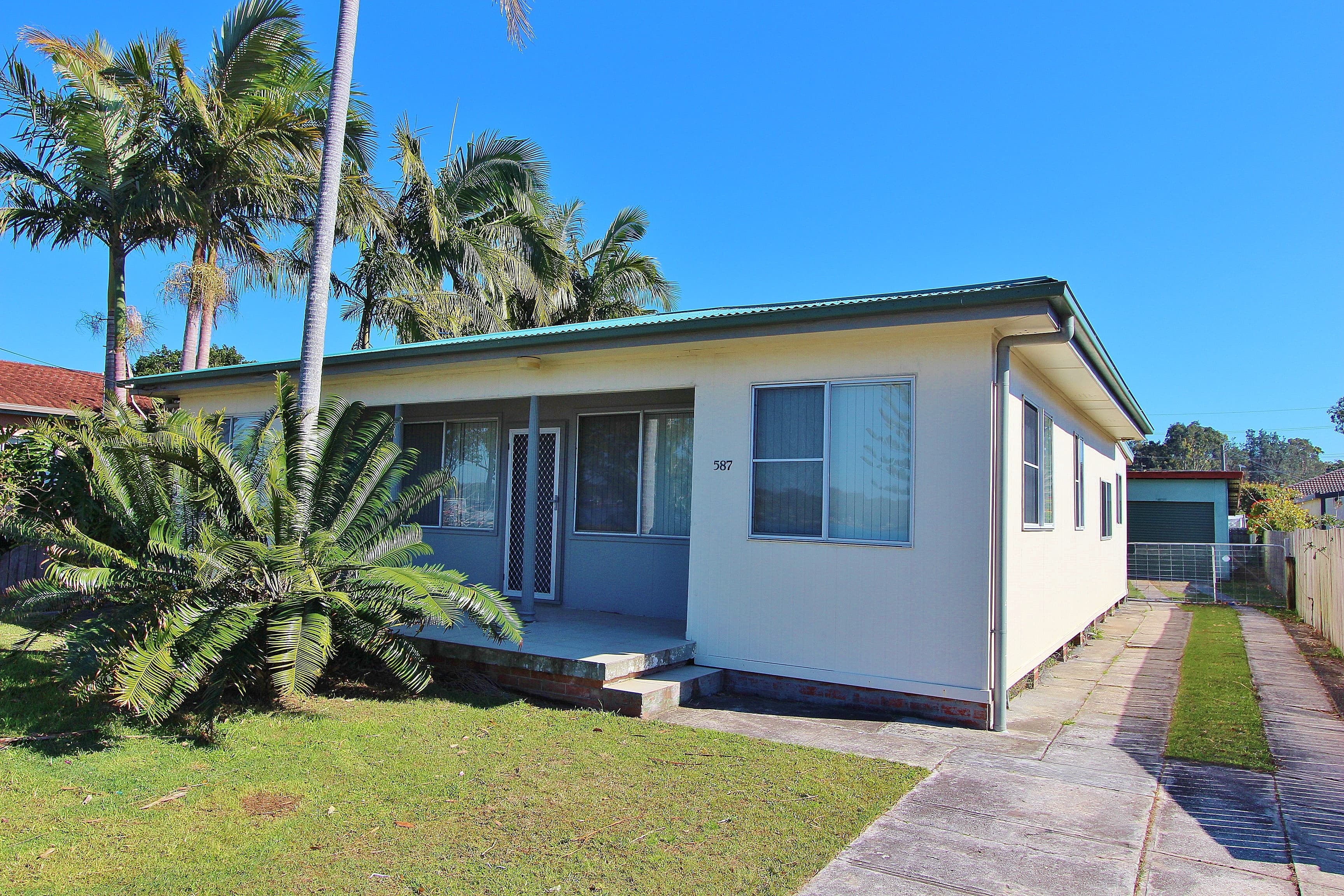 587 Ocean Drive, North Haven, North Haven - Thumbnail 2