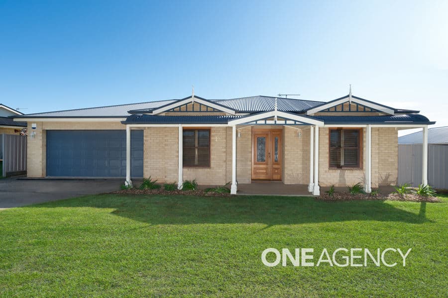 10 DEAKIN Avenue, Lloyd, Lloyd - Image 1