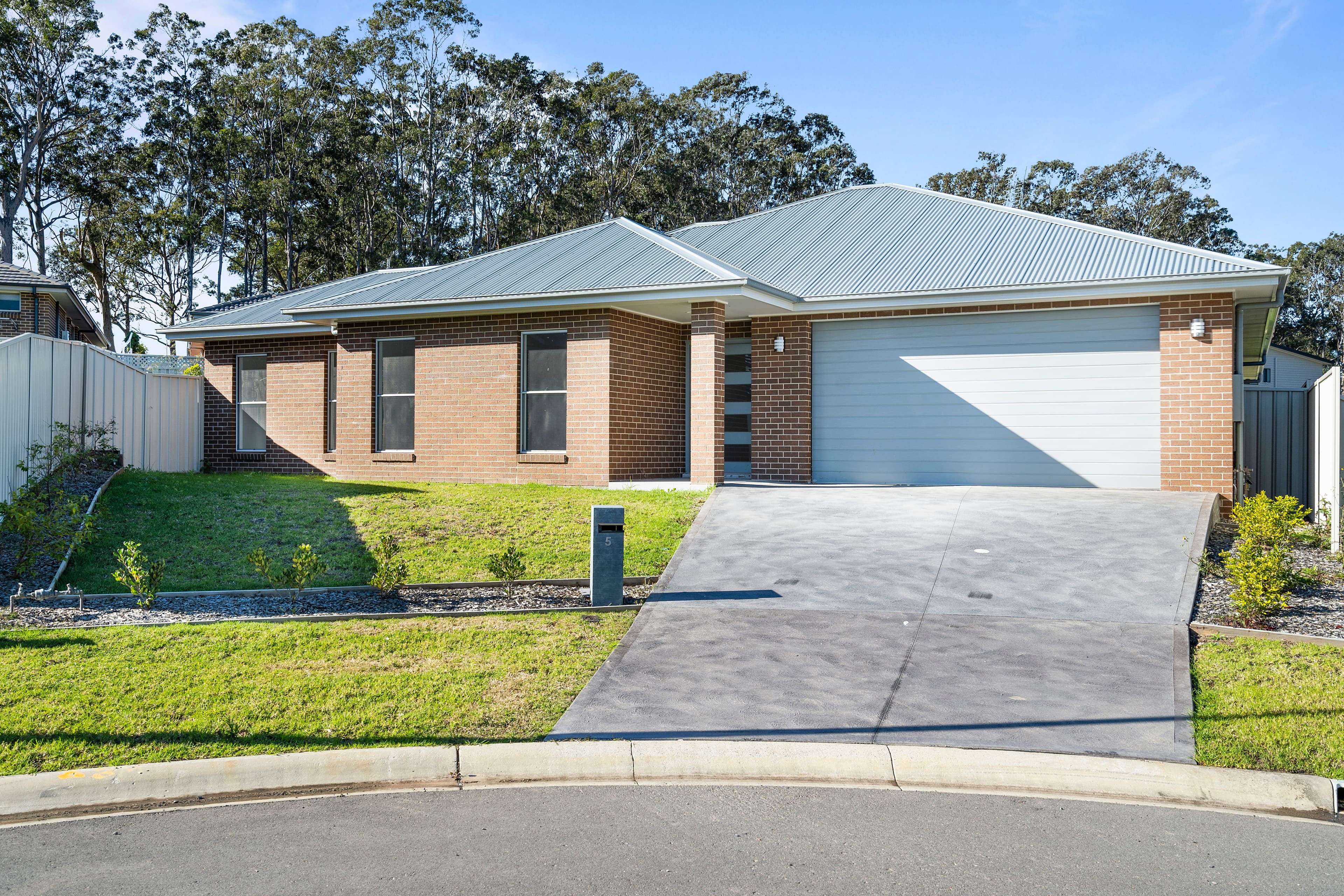 5 Ninox Close, Wadalba, Wadalba - Image 1