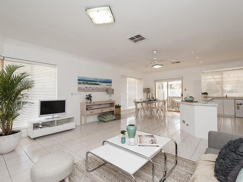 15 Knightsbridge Crescent, Mullaloo, Mullaloo - Thumbnail 3