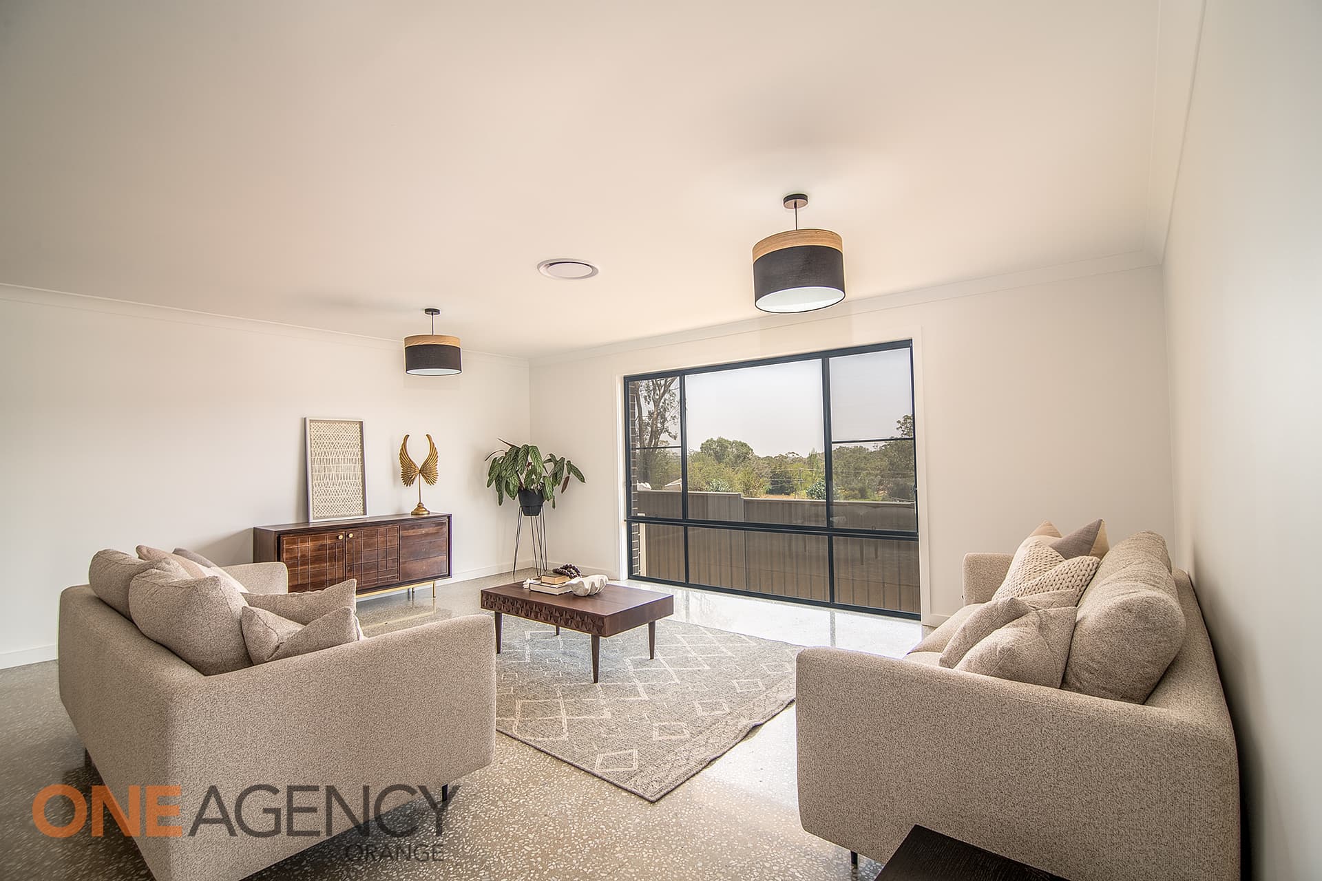 6 Queensbury Close, Orange, Orange - Thumbnail 2