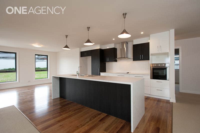 16 Eastfield Drive, Newnham, Newnham - Thumbnail 2