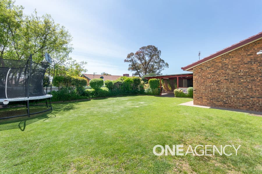 4 WARRAMBOOL Crescent, Glenfield Park, Glenfield Park - Thumbnail 3