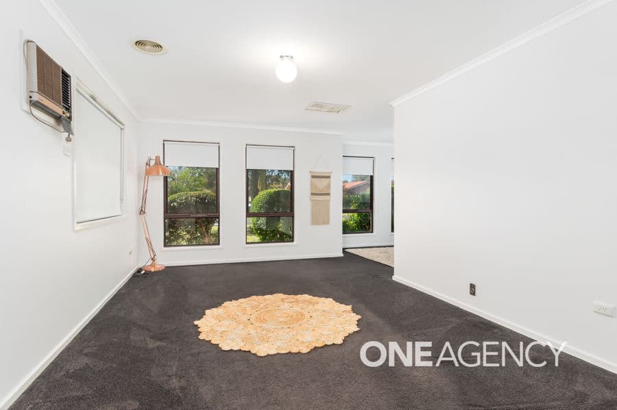 4 WARRAMBOOL Crescent, Glenfield Park, Glenfield Park - Thumbnail 6